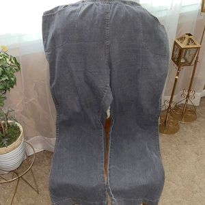 Gray pull on boot cut jeans